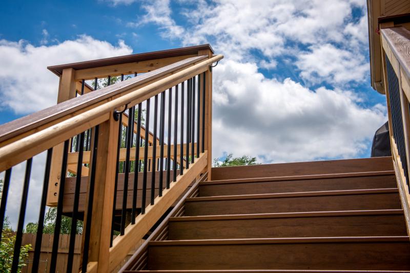 Cedar_Handrail_Aluminum_Pickets_030-D-1