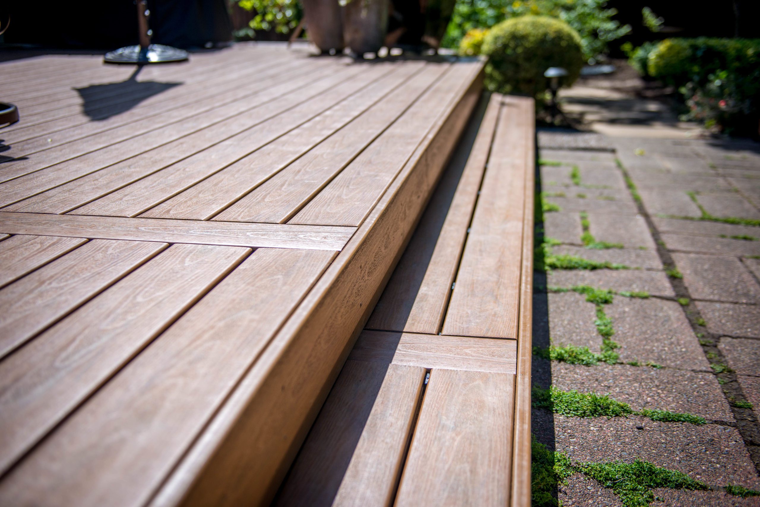 Lifestyle_composite_armadillo_decking_009 Closeup of composite armadillo decking