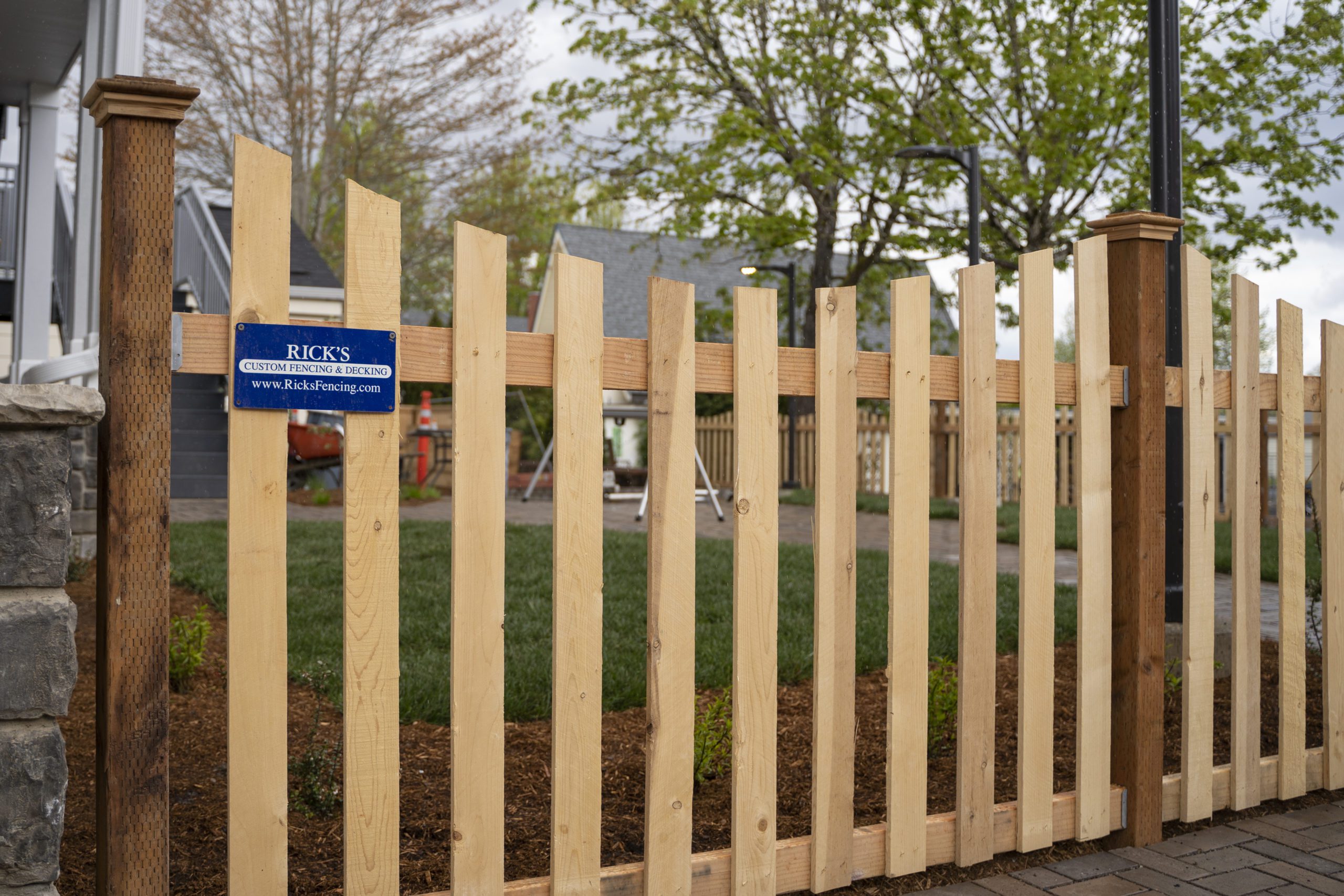 Scallop Picket Fence Image