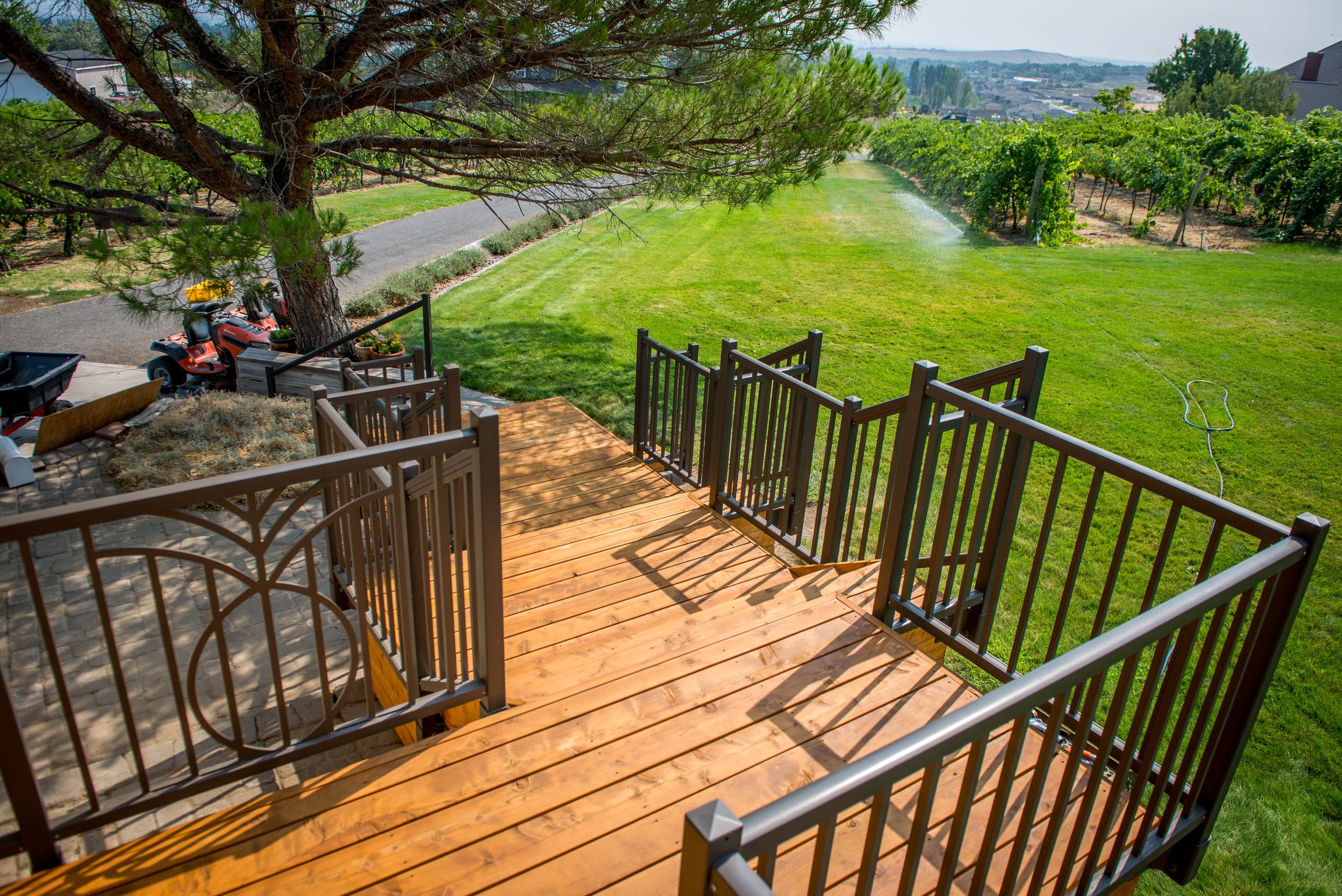 Aluminum railing going down cedar steps