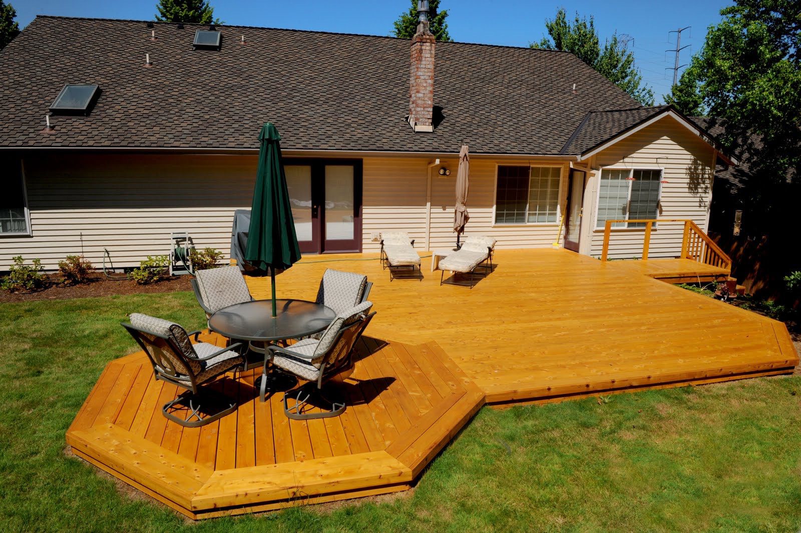 1005 Decking Cedar Stained Port Orford deck custom deck