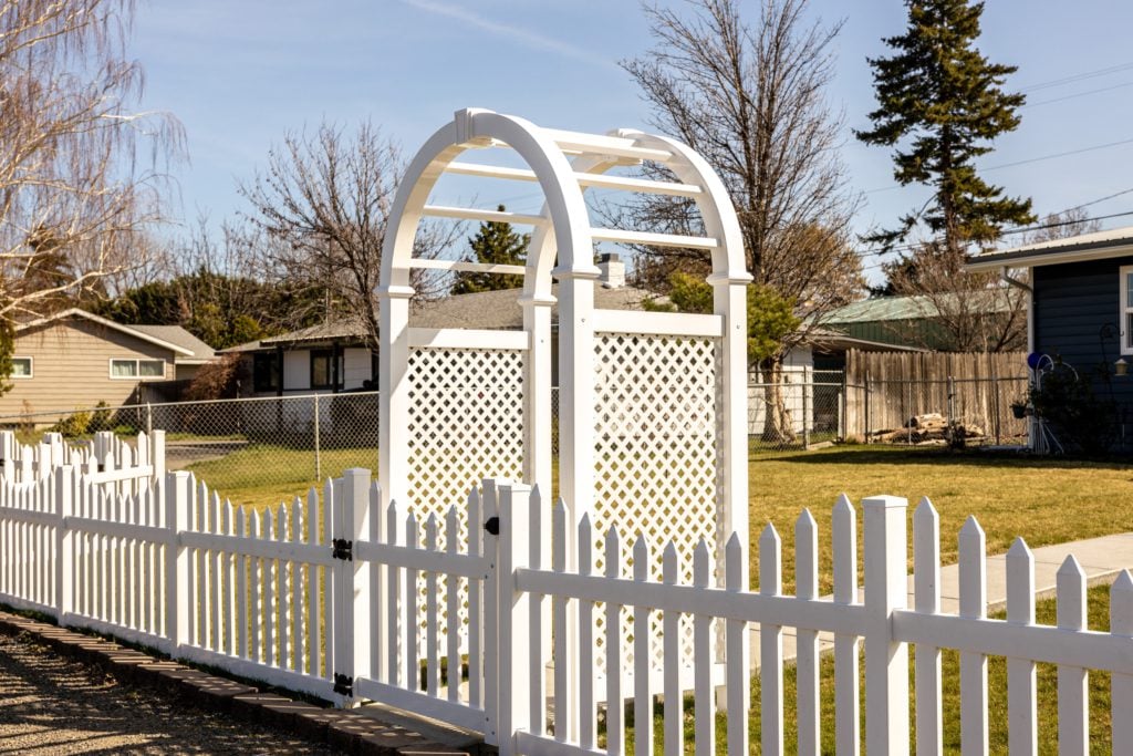 1000 Vinyl Picket Fencing Vinyl Picket Fencing and vinyl arbor