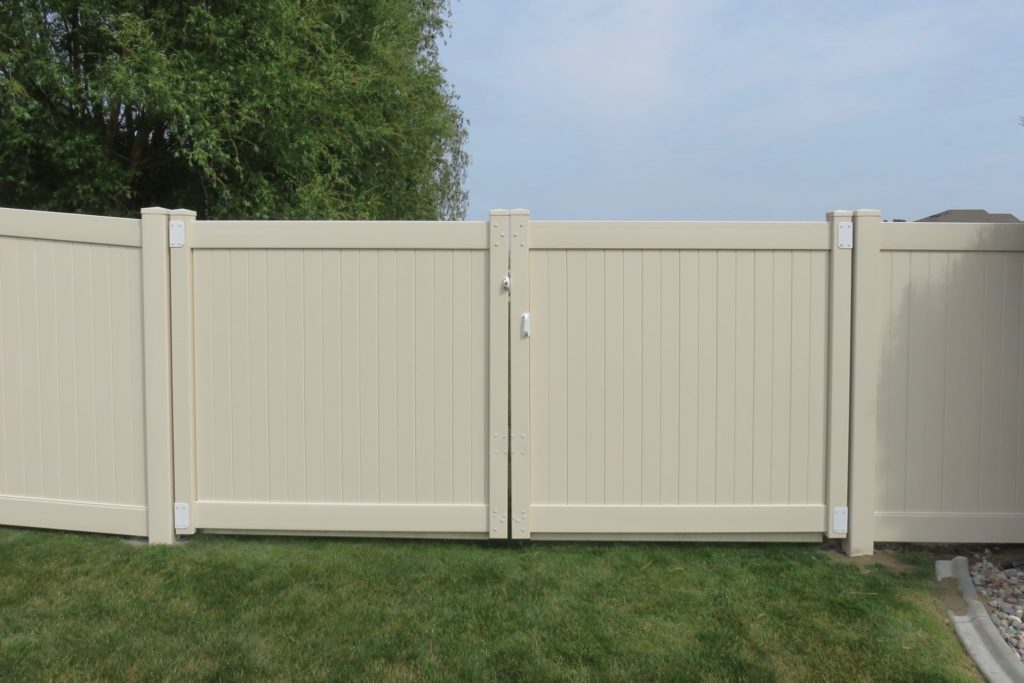 Vinyl gate in tan