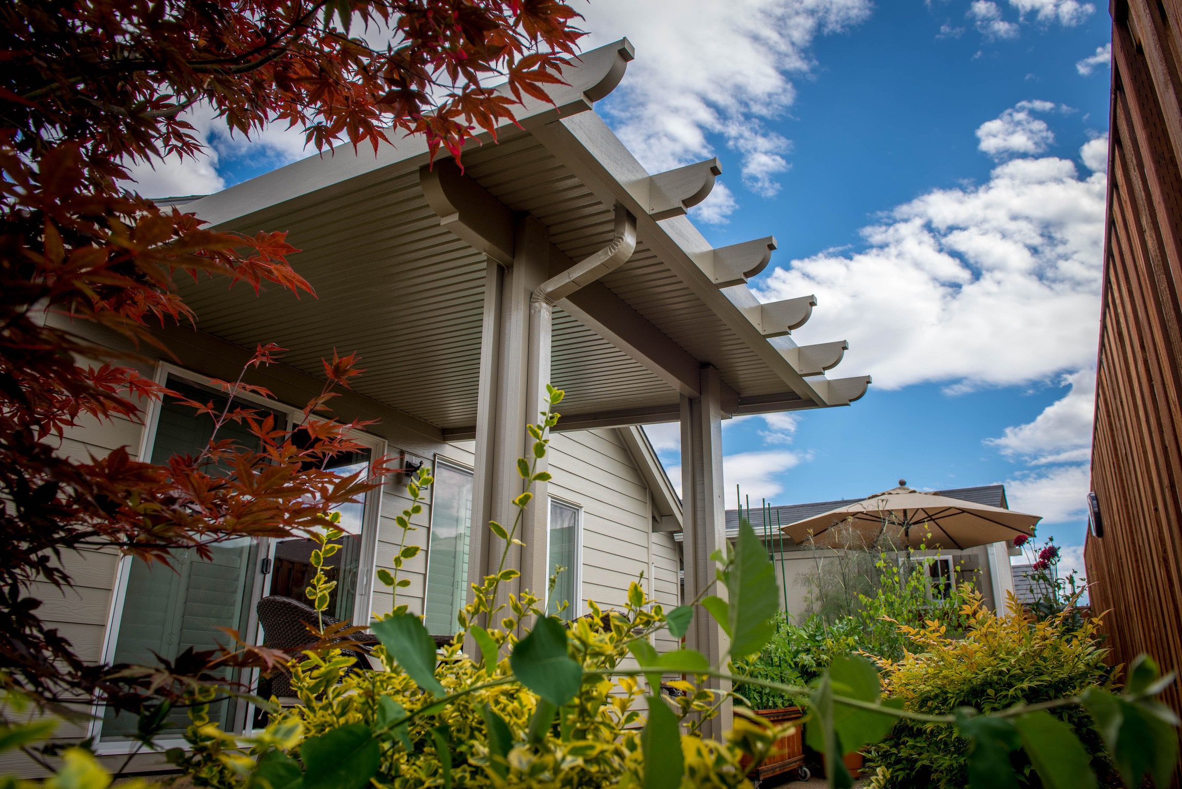 A Duralum patio cover in a back yard