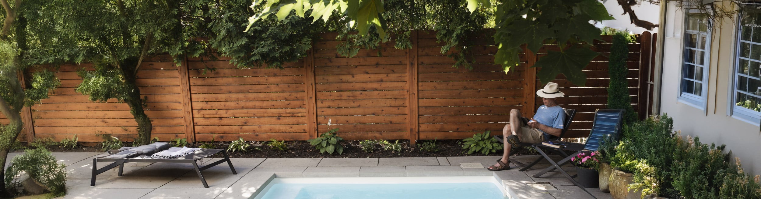 fence slide background extend