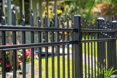 1070 Regis Aluminum Fencing Regis Aluminum Fencing with alternating spears