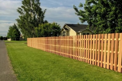 1016 Fencing Cedar Good Neighbor Standard good neighbor fence with flat top boards