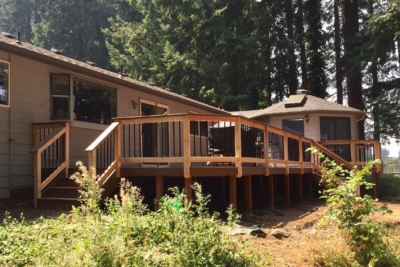 1069 Cedar Handrails Cedar railing with black balusters and armadillo cap