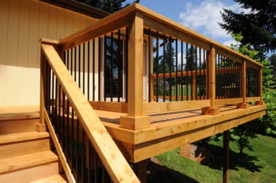 1070 Cedar Handrails Cedar railing with black balusters