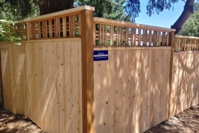 1037 Fencing Cedar Lattice Top The corner of a Catalina lattice top cedar fence.