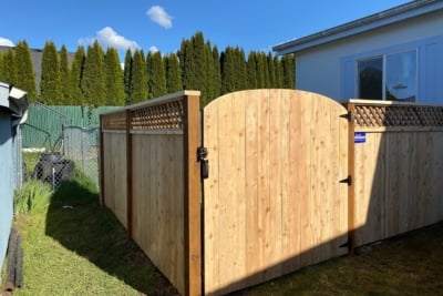 1041 Fencing Cedar Lattice Top A cedar gate in a lattice top fence.