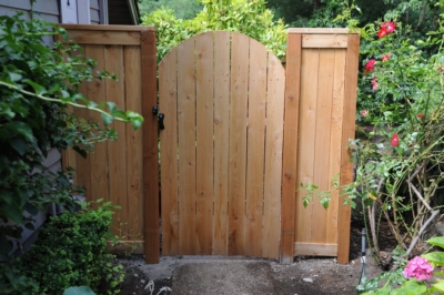 1037 Cedar Picture Frame Fencing Round top between picture frame fence sections