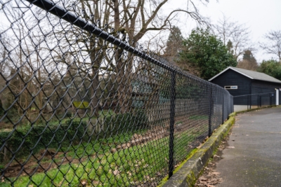 1040 Chain Link Fencing Long stretch of black chain link fencing.