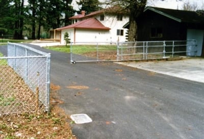 1046 Chain Link Fencing Chain link slide gate.