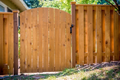 1043 Cedar Gate Round top solid style gate
