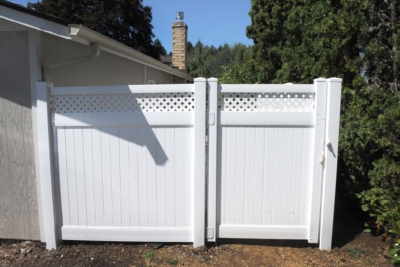1010 Vinyl Gates single swing lattice top vinyl gate