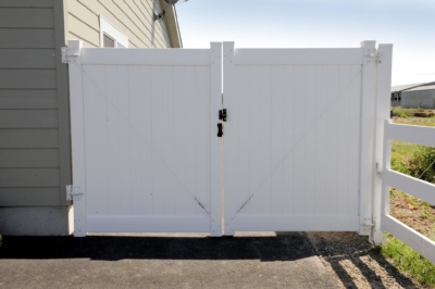 1011 Vinyl Gates double drive vinyl gate
