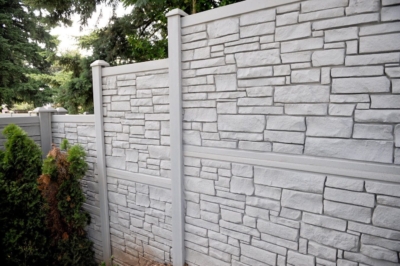 1005 Simulated Rock Fencing