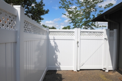 1001 Fencing Vinyl Lattice Top Vinyl lattice top fence from Rick's