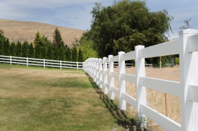 1052 Vinyl Pasture Rail Fencing Pasture rail fencing in white
