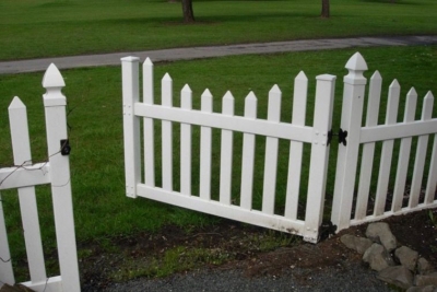 1010 Vinyl Picket Fencing Open vinyl picket fence gate