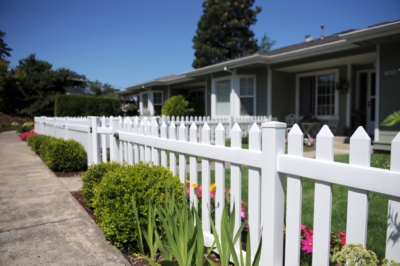 1033 Vinyl Picket Fencing Front yard white picket fence