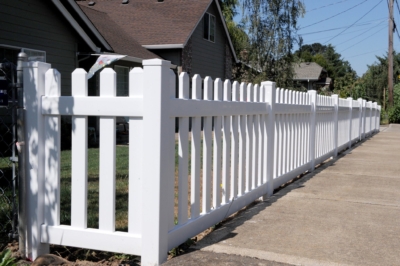 1037 Vinyl Picket Fencing Vinyl Picket Fencing with dog eared pickets
