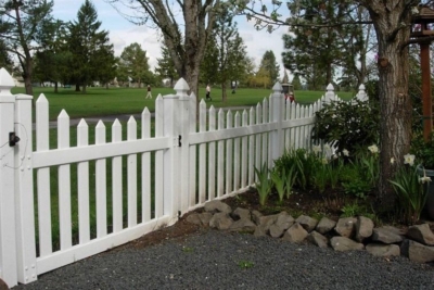 1043 Vinyl Picket Fencing Scalloped Vinyl Picket Fencing